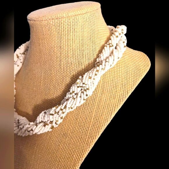 Vintage made in Italy white and gold tone beaded braided necklace - Picture 1 of 9